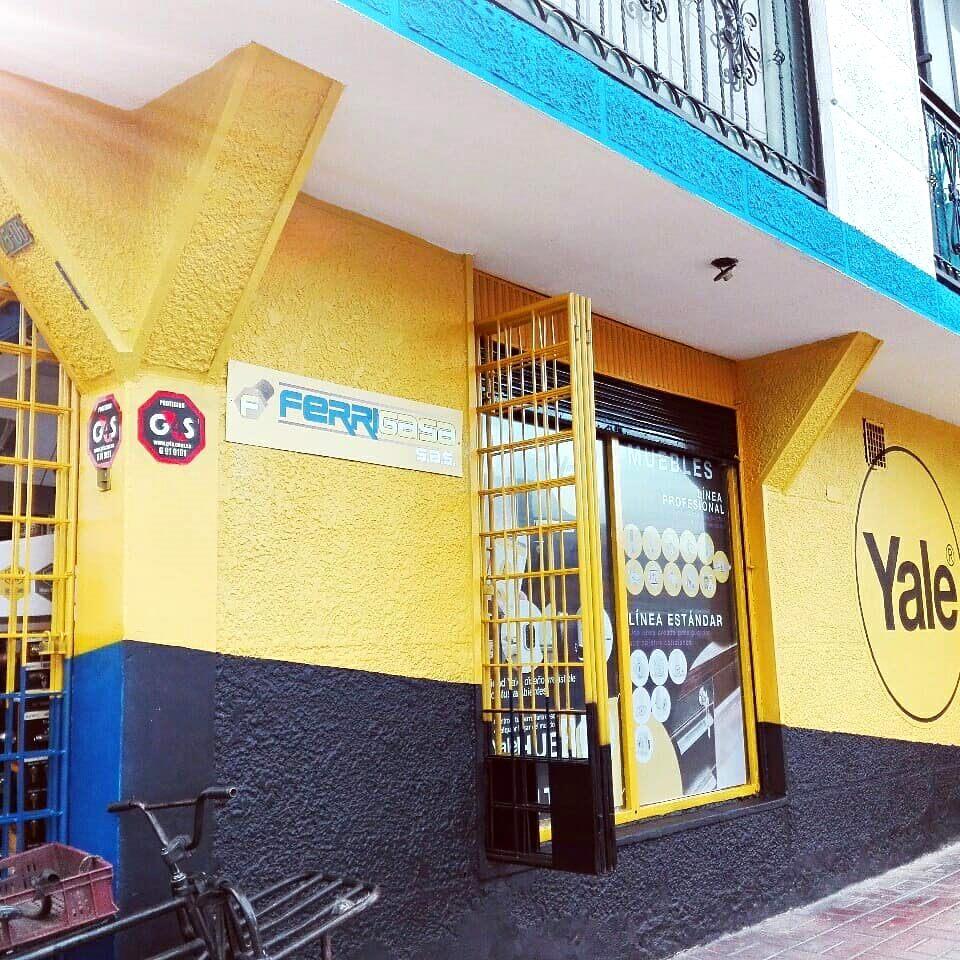 Cambio de fachada de ferretería