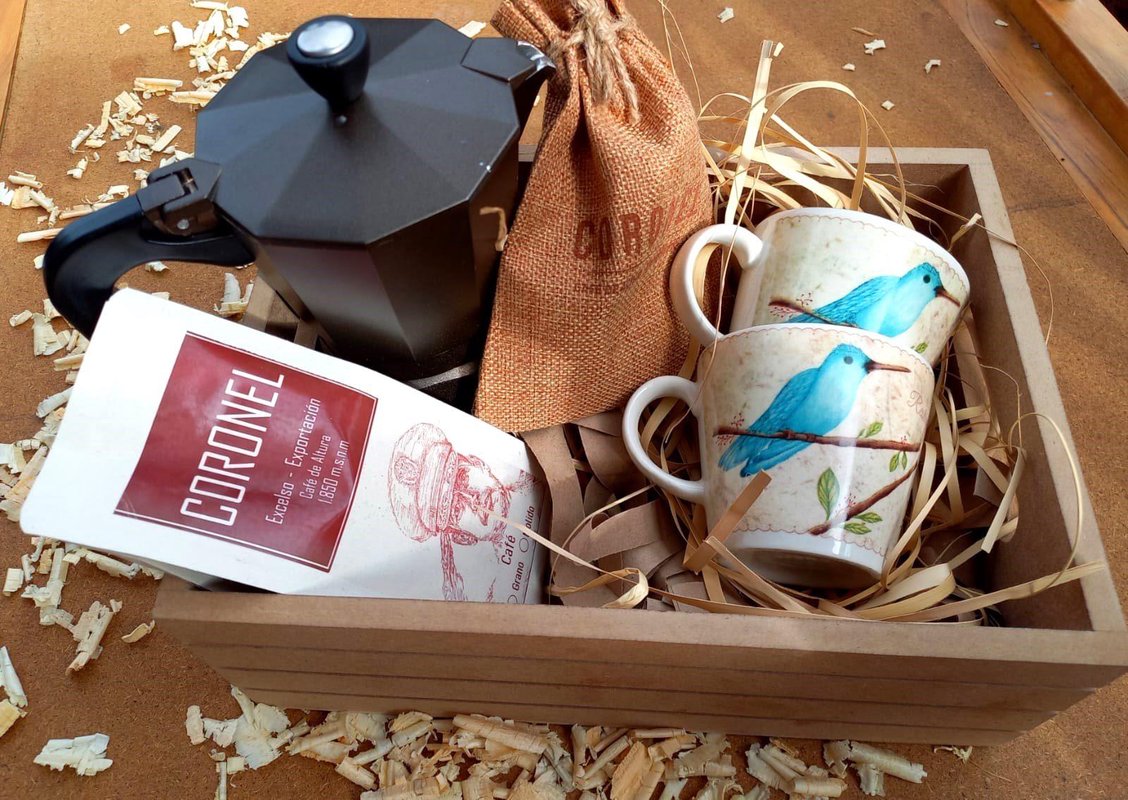 Kit de café con greca y pocillos