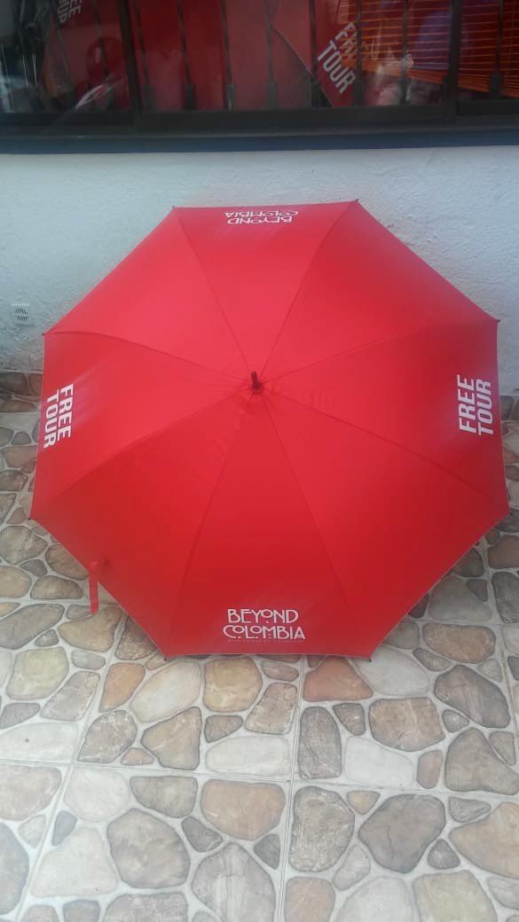 Sombrilla roja Beyond Colombia