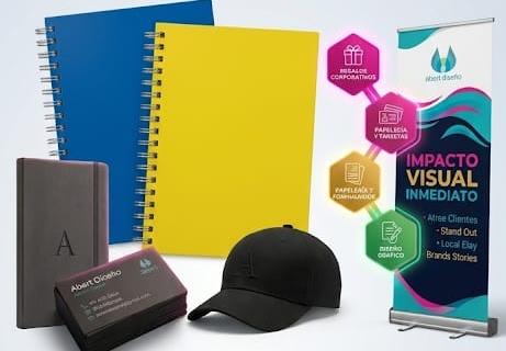 Cuadernos, tarjetas, gorra y banner personalizados